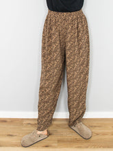 Laden Sie das Bild in den Galerie-Viewer, Seidenhose Leo