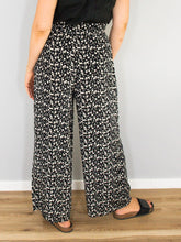 Laden Sie das Bild in den Galerie-Viewer, Vintage Seidenhose