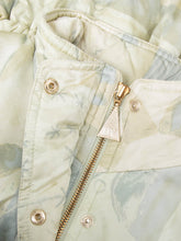 Laden Sie das Bild in den Galerie-Viewer, Vintage Seidenjacke
