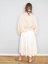 Laden Sie das Bild in den Galerie-Viewer, Vintage Seidenrock Creme