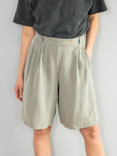 Laden Sie das Bild in den Galerie-Viewer, Vintage Shorts Seide