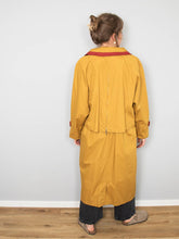 Laden Sie das Bild in den Galerie-Viewer, Vintage Trenchcoat Ocker