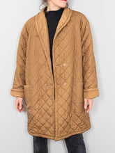 Laden Sie das Bild in den Galerie-Viewer, Vintage Wendemantel Beige