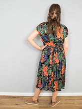 Laden Sie das Bild in den Galerie-Viewer, Vintage Wickelkleid