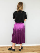 Laden Sie das Bild in den Galerie-Viewer, 80´s Faltenrock Beere