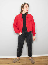 Laden Sie das Bild in den Galerie-Viewer, Seidenjacke Cropped Rot