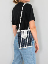 Laden Sie das Bild in den Galerie-Viewer, vintage perlentasche 70er