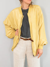 Laden Sie das Bild in den Galerie-Viewer, Vintage Seidenblouson