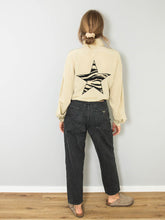 Laden Sie das Bild in den Galerie-Viewer, Vintage Seidenbluse Oversize