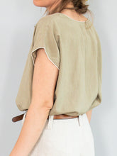Laden Sie das Bild in den Galerie-Viewer, Vintage Shirt Seide