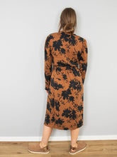 Laden Sie das Bild in den Galerie-Viewer, Vintage kleider