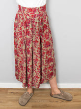 Laden Sie das Bild in den Galerie-Viewer, Blumenrock Khaki Rot
