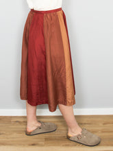 Laden Sie das Bild in den Galerie-Viewer, Seidenrock Rostrot