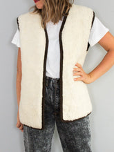 Laden Sie das Bild in den Galerie-Viewer, Wendeweste Wolle