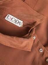 Laden Sie das Bild in den Galerie-Viewer, escada seidenbluse braun