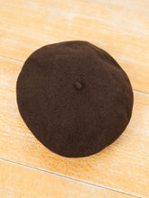 Laden Sie das Bild in den Galerie-Viewer, Baskenmütze Wolle Braun