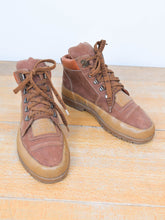 Laden Sie das Bild in den Galerie-Viewer, Boots Vintage