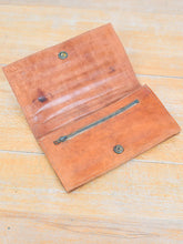 Laden Sie das Bild in den Galerie-Viewer, Braune Clutch Secondhand