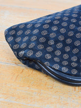 Laden Sie das Bild in den Galerie-Viewer, Clutch Wildleder