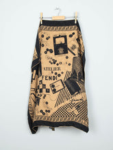 Laden Sie das Bild in den Galerie-Viewer, Fendi Seidentuch Secondhand