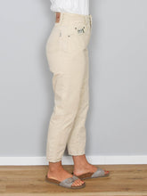 Laden Sie das Bild in den Galerie-Viewer, High Waist Jeans HIS