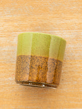 Laden Sie das Bild in den Galerie-Viewer, Becher Keramik Grün