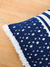 Laden Sie das Bild in den Galerie-Viewer, Kissen Vintage