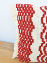 Laden Sie das Bild in den Galerie-Viewer, Kissen Vintage