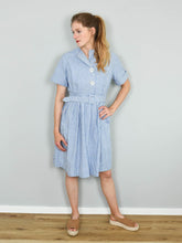 Laden Sie das Bild in den Galerie-Viewer, Kleider Vintage