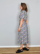 Laden Sie das Bild in den Galerie-Viewer, Kleider Vintage