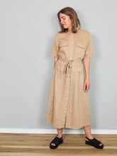 Laden Sie das Bild in den Galerie-Viewer, Leinenkleider Vintage