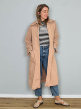Laden Sie das Bild in den Galerie-Viewer, Mantel Beige Wolle