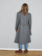 Laden Sie das Bild in den Galerie-Viewer, Mantel Grau Wolle