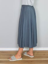 Laden Sie das Bild in den Galerie-Viewer, Rock Secondhand