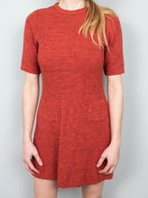 Laden Sie das Bild in den Galerie-Viewer, Rotes Kleid Vintage