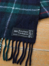Laden Sie das Bild in den Galerie-Viewer, Schals Kaschmir Secondhand
