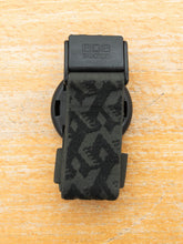 Laden Sie das Bild in den Galerie-Viewer, Schwarze Swatch Pop