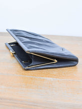 Laden Sie das Bild in den Galerie-Viewer, Secondhand Clutch