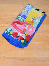 Laden Sie das Bild in den Galerie-Viewer, Seidentuch Louis Feraud