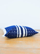 Laden Sie das Bild in den Galerie-Viewer, Vintage Kissen