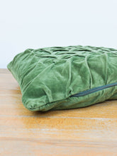 Laden Sie das Bild in den Galerie-Viewer, Vintage Kissen