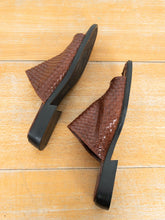 Laden Sie das Bild in den Galerie-Viewer, Vintage Ledersandalen Geflochten