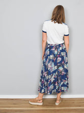 Laden Sie das Bild in den Galerie-Viewer, Vintage Röcke