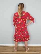 Laden Sie das Bild in den Galerie-Viewer, Vintage Seidenkleid Rot