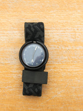 Laden Sie das Bild in den Galerie-Viewer, Vintage Swatch Pop